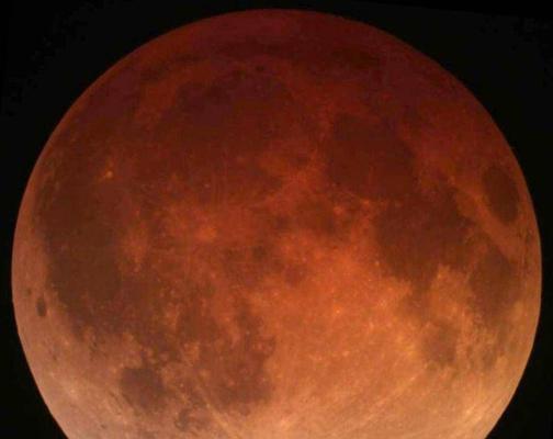 探寻月球与月亮的星系之谜（揭开月球和月亮背后的星系奥秘）