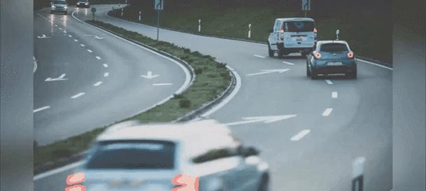 绝地求生中飞跃过桥的操作技巧是什么？如何安全过桥？